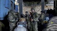 Caro Operai Contro, gli Usa stanno valutando la possibilità di fornire armi all’esercito di Kiev per un valore di tre miliardi di dollari: una mossa che rischia di irritare ulteriormente Mosca – a sua volta accusata di sostenere militarmente i separatisti – e di arroventare ancor di più il conflitto nel sud-est ucraino. A darne notizia è il New York Times, proprio mentre il leader dell’autoproclamata repubblica di Donetsk, Alexander Zakharcenko, annuncia un’imminente mobilitazione generale che rinforzera’ le file dei ribelli facendo arrivare a 100.000 il totale dei miliziani pronti a combattere. Forse un modo per mascherare nuovi arrivi […]