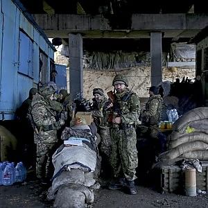 Caro Operai Contro, gli Usa stanno valutando la possibilità di fornire armi all’esercito di Kiev per un valore di tre miliardi di dollari: una mossa che rischia di irritare ulteriormente Mosca – a sua volta accusata di sostenere militarmente i separatisti – e di arroventare ancor di più il conflitto nel sud-est ucraino. A darne notizia è il New York Times, proprio mentre il leader dell’autoproclamata repubblica di Donetsk, Alexander Zakharcenko, annuncia un’imminente mobilitazione generale che rinforzera’ le file dei ribelli facendo arrivare a 100.000 il totale dei miliziani pronti a combattere. Forse un modo per mascherare nuovi arrivi […]