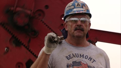 Redazione, si muove verso una risoluzione della vertenza lo sciopero degli operai del settore petrolchimico che ha coinvolto 7 Stati degli USA ed è sfociato anche nel sud del Canada. Lo scorso mese ne avevamo parlato sul telematico con un paio di articoli. Gli straccetti di regime italiani non hanno neanche sfiorato l’argomento, degno di grande attenzione per il settore ed il Paese coinvolti. Partito il 1 febbraio, è il primo vero sciopero categoriale interfederale dal 1980, promulgato strategicamente in una fase di debolezza del settore. Gli operai hanno spinto per continuarlo con serietà ed intransigenza, forti di rapporti […]