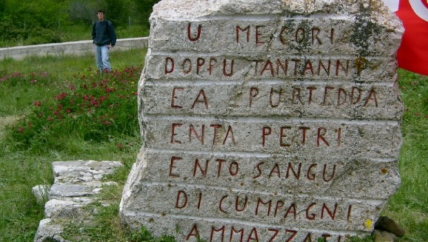 Redazione, Della serie il nuovo che avanza, tanto per non smentire che tutto cambia per non cambiare nulla, ecco Sergio Mattarella, cresciuto a ostie e Democrazia Cristiana. Due parole per inquadrare la sua famiglia, figlio di uno dei fondatori della santissima DC, Bernardo Mattarella. Siamo nel 1947, la DC, nell’Assemblea Regionale Siciliana, perde consensi e crolla al 20% in favore della coalizione PSI-PCI che ne conquista il 29%. Viene accusato di essere il mandante della prima strage di stato di questa Repubblica, Portella della Ginestra. Undici morti tra cui due bambini durante una manifestazione contro il latifondismo. L’esecutore materiale […]