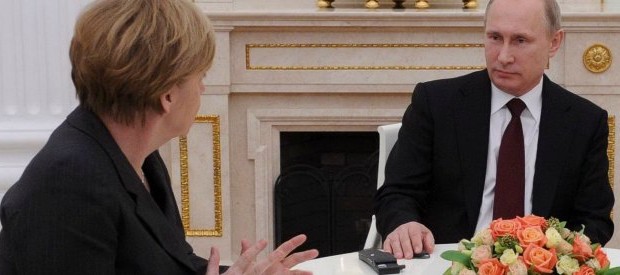 Redazione, in Ucraina i padroni di tutti i colori vogliono continuare la guerra. I padroni di tutti i colori vogliono continuare a massacrare la popolazione Ucraina dell’Est e dell’Ovest I padroni vogliono spartirsi l’Ucraina E’ l’ora che gli operai rivolgano le armi contro i padroni Un lettore Cronaca Nessun documento. Nessuna strategia congiunta per il cessate il fuoco in Ucraina. In poche parole, il vertice di Mosca traAngela Merkel, Francois Hollande e Valdimir Putin non ha avuto esito positivo. E il dibattito sulla crisi di Kiev si restringe tra posizioni opposte sull’ipotesi di un intervento militare e lafornitura di armi contro i filorussi. […]