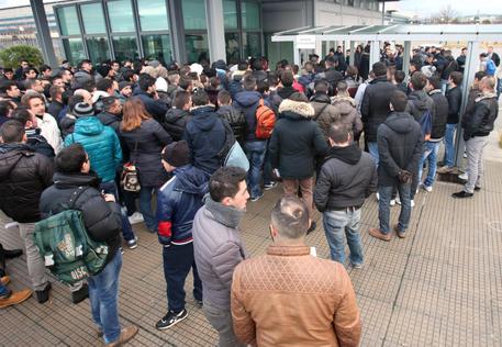 Per il dibattito per la costruzione del Partito Operaio Redazione di Operai contro, gli operai non hanno un loro partito e per gli operai è difficile costruirlo. Dato per assodato che il Partito democratico è uno dei tanti partiti dei padroni vediamo cosa c’è Sono andato su Internet ed ho cercato Partito comunista. cioè ho ricercato quelli che dicevano di riferirsi agli operai. Ho trovato un lungo elenco. In Passato Partito Comunista d’Italia (PCd’I), Frazione di sinistra del PCd’I, Partito Comunista Italiano (PCI), Partito dei Comunisti Italiani (PdCI),Lotta Continua (LC),Potere Operaio (PotOp),Avanguardia Operaia (AO),Autonomia Operaia (AutOp),Partito di Unità Proletaria […]