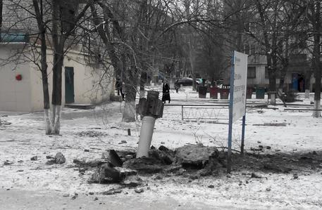 Redazione, i padroni  USA e Russi vogliono spartirsi l’Ucraina. Gli assassini Obama e Putin si insultano. Putin afferma: “Se gli Usa decideranno di armare l’esercito di Kiev, nel sud-est ucraino ci sara’ ”un’ulteriore escalation del conflitto”: Barack Obama risponde:  invita lo ‘zar’ Putin a cogliere l’occasione negoziale di Minsk, ma denuncia anche i nuovi scontri e le vittime delle ultime ore, ammonendo a sua volta che i costi per la Russia “aumenteranno” se non si fermeranno le sue “azioni aggressive” nell’Ucraina dell’est. Gli USA da tempo forniscono le armi ai padron i di Kiev. Putin da tempo invia soldati […]