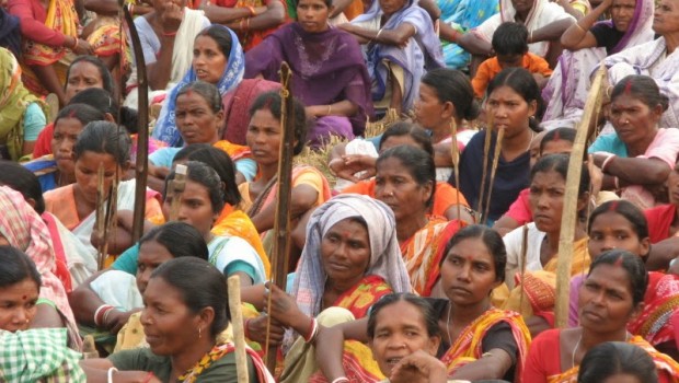 Redazione di operai contro, Le donne secondo il democristiano Mattarella: “Donne, siete milioni di professioniste, di docenti, dicasalinghe, di lavoratrici dipendenti, di imprenditrici, di disoccupate, di madri, di nonne e di ragazze. Donne consapevoli che badano all’essenziale. Su di voi grava il peso maggiore della crisi economica”. Mattarella ignora che molte donne sono operaie “A voi – ha aggiunto il capo dello Stato- una società non bene organizzata affida il compito delicato e fondamentale, di provvedere in maniera prevalente all’educazione dei figli e alla cura degli anziani e ai portatori di invalidità. Lo fate silenziosamente, a volte faticosamente”. Il […]