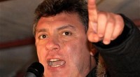 Redazione di Operai Contro, Boris Nemtov sempre in prima linea come esponente dell’opposizione contro il governo russo è stato ucciso, come altri esponenti oppositori uccisi prima di lui dei quali i più noti sono Alexandr Litvinenko, avvelenato con il polonio a Londra e Anna Politkovskaya uccisa a Mosca entrambi nel 2006. Nemtov consapevole dei rischi che correva per la sua vita, non aveva paura di protestare e dichiarare apertamente le ingiustizie del governo del Cremlino e in particolare di Putin. Nemtov e i suoi compagni ferventi oppositori del regime stavano raccogliendo prove sulla presenza militare russa in Ucraina e le avrebbero illustrate alla stampa domenica […]