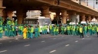 Martedì mattina, a Dubai, centinaia di operai indiani, pakistani e bangladeshi delle Emaar Properties (tra le più grandi aziende edili del paese) hanno incrociato le braccia e sono scesi in strada per protestare contro i salari troppo bassi e le pesantissime condizioni di lavoro: la compagnia avrebbe anche smesso di pagare loro gli straordinari che servono per costruire gli appartamenti di lusso del complesso Fountain Views. È uno dei rari scioperi nell’Emirato dello sceicco Al Maktum, dove le rivendicazioni sindacali sono vicine allo zero. I lavoratori si sono radunati a Downtown Dubai, vicino al Dubai Mall, tra Boulevard Area […]