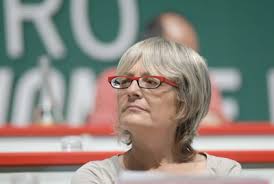 Redazione di  OPerai Contro, Che dai sindacati in Italia non ci si possa più aspettare qualcosa di buono è una cosa a cui siamo abituati da decenni se non addirittura da sempre. Ma che si arrivi addirittura a quello che sostiene la Furlan della CISL è cosa grave. Secondo la Furlan infatti la via per rendere più competitive le imprese, nel caso in particolare le poste di cui qualche mese fa è stato lanciato il titolo in borsa, è far partecipare i lavoratori all’ azionariato. Il suo modello è dichiaratamente quello americano e denota chiaramente che il suo orientamento […]