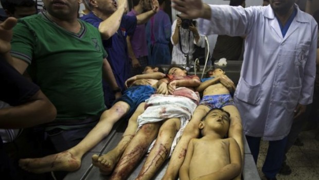 Redazione di operai contro, durante l’ultimo massacro di palestinesi, perpetrato dallo stato terrorista Israeliano, le vittime palestinesi in 50 giorni sono state più di 2000 e oltre 11 mila i feriti. Dei 2000 morti più del 50% erano bambini e bambine. I bombardieri israeliani colpivano ogni essere vivente: moschee, scuole, rifugi dell’ONU  Nessun maiale della stampa occidentale ha denunciato questo crimine contro l’umanità I morti erano bambini e donne mussulmane Un lettore  