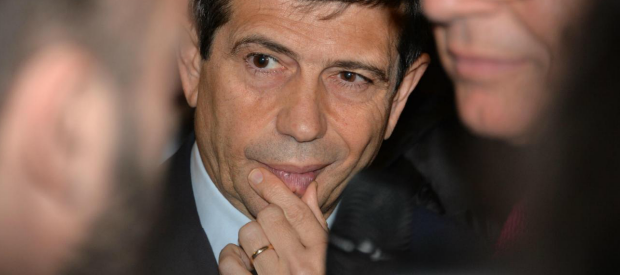 Direttore, dovete smetterla con la storia dei regali all’ex ministro Lupi. I regali a Lupi e famiglia erano regali fatti solo per amicizia. Voi siete un giornale di morti di fame, non arriverete mai a capire l’amicizia. Smettetela Un devoto servo di Stefano Perotti Caro servo, non sappiamo cosa dirti. Probabilmente hai ragione. Gli operai sono morti di fame e non coltivano l’amicizia regalando Rolex da più di 10 mila euro Per farci perdonare pubblichiamo un articolo del Fattoquotidiano Nega e spiega Francesco Cavallo al giudice per le indagini preliminari di Firenze. Quelli per la famiglia dell’ex ministroMaurizio Lupi […]