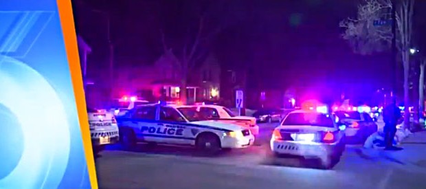 Redazione di Operai Contro, protetti dall’assassino Obama la polizia continua ad uccidere i giovani neri. Un 19 enne afroamericano è stato ucciso dopo essere stato raggiunto da alcuni colpi di arma da fuoco sparati da un agente di polizia aMadison, capitale del Wisconsin. Una folla di manifestanti si è radunata sul luogo assieme ad esponenti dell’organizzazioneYoung Gifted and Black che, sulla pagina Facebook FergusonToMadison, accusa la polizia di aver sparato a una persona disarmata. L’ennesima vittima nera della polizia arriva nel giorno dell’anniversario della marcia di Selma, Alabama, dove cinquant’anni fa la polizia represse nel sangue la manifestazione di […]