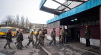 Redazione di Operai Contro, In Ucraina i padroni massacrano i civili e continuano ad uccidere gli operai. Sarebbero almeno 32 i minatori morti dopo un’esplosione nella miniera di carbone ‘Zasiadko’, nella periferia di Donetsk. L’esplosione è avvenuta a 1.200 metri di profondità attorno alle 4.15 (le 3.15 in Italia), quando nella miniera stavano lavorando 230 persone. I soccorritori hanno portato in salvo 157 minatori. Il capo dell’amministrazione distrettuale di Kiivski, Ivan Prikhodko, ha respinto le affermazioni del presidente del Parlamento ucraino definendo “immorale” parlare di 32 morti visto che le squadre di soccorso non hanno ancora raggiunto il posto […]