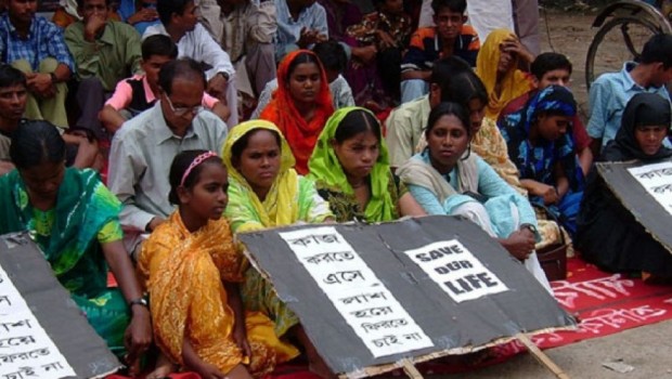 Redazione di Operai Contro, Nel 2014 è crollato a Dacca un edificio che ospitava aziende tessili. Il totale degli operai morti è di 1.125. Le paghe delle operaie e operai sono bassissime, per realizzare prodotti destinati, per lo più, a mercati occidentali, le retribuzioni si aggirano sui 40 dollari al mese. Redazione gran parte dei 1125 operai morti erano donne Mi sembra doveroso dedicare alle operaie questo 8 marzo Un operaia di Prato