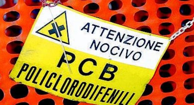 Caro Operai Contro, dati shock in provincia di Brescia sul tasso di mortalità a causa di tumori correlati all’inquinamento di PCB. La Caffaro lo produceva, ma dal 1983 il PCB è fuorilegge. Oggi, marzo 2015 non si trova solo nell’area vasta della Caffaro, ma in tutta la città ed ha invaso anche la campagna. Fabbriche, discariche e altri impianti di trattamento, fanno di Brescia e del suo hinterland allargato un vero caso nazionale. Allego un estratto da BresciaToday. Saluti da un lettore. A Castegnato, Passirano e nei Comuni limitrofi 24 morti all’anno, 727 dal 1980 al 2009 Poco più […]