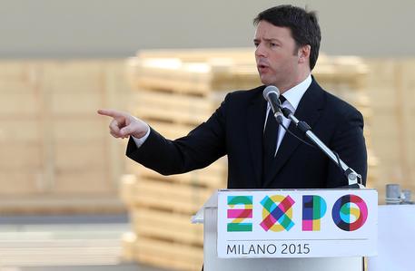 Redazione Operai Contro, Mancano pochi giorni all’inizio dell’Expo 2015 e i lavori forzati per la costruzione dei padiglioni espositivi continuano in modo progressivo ma comunque sempre in affanno sui tempi programmati per la data dell’inaugurazione del primo maggio. Il commissario unico dei lavori Giuseppe Sala è sereno e ribadisce :” Continuo a essere tranquillo, gli avanzamenti dei lavori sono messi bene e sono convinto che apriremo bene ”. I telegiornali locali e nazionali come i giornali quotidiani sostengono con le informazioni e con le immagini che tutto procede regolarmente e che le affermazioni di Sala e dei vari politici […]