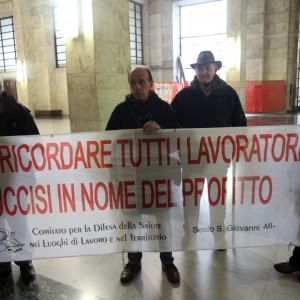 Redazione di Operai Contro, siete uno dei pochi giornali operai che da notizie sugli operai assassinati dai padroni Vi prego di ripubblicare la notizia dell’assoluzione, fatta dal tribunale di Milano: “Resta senza un colpevole la morte di otto operai della centrale termoelettrica Enel di Turbigo, in provincia di Milano, colpiti da mesotelioma pleurico che secondo l’accusa sarebbe stato provocato dalle polveri di amianto respirate tra gli anni ’70 e ’80. Il Tribunale di Milano ha infatti assolto “per non aver commesso il fatto” quattro ex dirigenti Enel ed ex responsabili della centrale imputati per omicidio colposo. ” I giudici […]