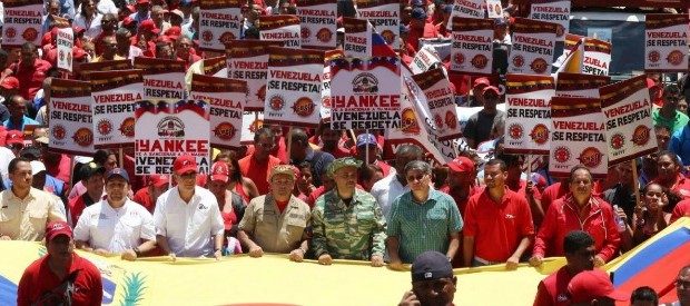 Redazione, la crisi economica del capitale non risparmia nessun paese La crisi è una crisi mondiale del capitale L’unica possibilità che hanno i padroni di uscirne è una nuova guerra mondiale dal Fattoquotidiano Tutti i nodi stanno venendo al pettine nello stesso momento. E il continente sudamericano si trova così ad affrontare la fase economicamente più difficile della sua storia recente. Fino a ieri era considerato un’incubatrice di nuovi, veri o presunti, modelli economici. Oggi l’intera area assomiglia più a un ospedale. Con malati gravissimi come il Venezuela, nuove emergenze ad alto potenziale di contagio come il Brasile, degenti cronici come […]