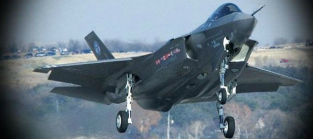 Redazione di Operai Contro, i servi del governo di SEL e gli onesti di 5 Stelle sono infuriati Il ministro della difesa Pinotti li ha preso per il culo I padroni Italiani rafforzano il loro armamento. Più F35 e più cannoniere La crisi avanza i padroni si preparano alla guerra Guerra alla guerra dei padroni Un vostro lettore   Ora è ufficiale: come IlFattoQuotodiano.it aveva anticipato, nelLibro Bianco della Difesa non c’è alcun riferimento agli F35. La versione definitiva del documento – quella presentata il 21 aprile al Presidente Sergio Mattarella e che verrà resa pubblica dal Ministero la […]