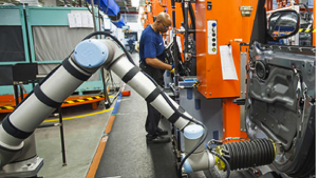 Redazione di Operai Contro, ho letto nel blog di Iside Gjergji | 19 aprile 2015 quanto segue: “Nell’industria giapponese sono attualmente impiegati centinaia di migliaia di robot-lavoratori, alcuni dei quali costruiti come umanoidi, ma il numero, secondo molti studi, è destinato a triplicarsi nel giro di dieci anni. Nel frattempo, però, in Giappone aumentano i ritmi e gli orari di lavoro dei lavoratori, che sono sempre più schiacciati e ipersfruttati. Difficile venire a capo di questa contraddizione del capitalismo: che senso ha impiegare secoli per disumanizzare gli umani per poi trovarsi costretto ad umanizzare i robot?” Mi sembra di capire che […]