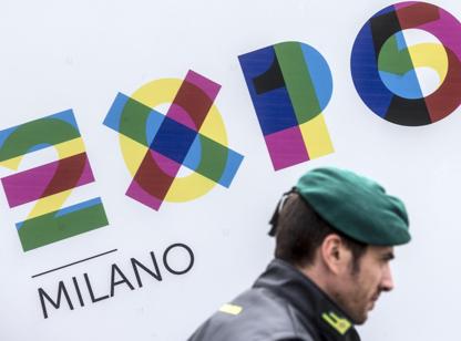 Redazione di Operai Contro, Ogni minuti i pappagalli di tutte le TV ricordano che domani inizia L’Expo contro la fame per il cibo sostenibile. Ci sarebbe da piangere i pappagalli delle TV e i leccaculi dei giornali celebrano L’Expo, mentre in tutto il mondo aumenta fame e miseria Devo dire che meno male che ci sono migliaia di giovani che protestano contro lo schiaffo alla popolazione che padroni e politici infliggono alla popolazione Spero di non aver commesso nessun reato affermando che sono dalla parte di coloro che manifestano. Sono un giovane a cui Manpower ha procurato due settimane […]