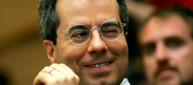 Redazione, la bisca dei padroni, la borsa,va  bene. I padroni guadagnano e perdono giocandosi pezzi di carta. La bisca è frequentata anche dai politici Vi invio un articolo Un lettore   Ci sono nomi che non sorprendono, come quello del deputato democratico Matteo Colaninno (nella foto) e dell’esponente di Scelta Civica Alberto Bombassei. Ma ci sono pure quelli che non ti aspetti, come il senatore del Pd Massimo Mucchetti,presidente della commissione Industria di palazzo Madama. Che i primi due, imprenditori, detentori anche di pacchetti delle società di famiglia, Brembo (Bombassei) eOmniaholding (Colaninno), con cariche nei consigli di amministrazione di […]