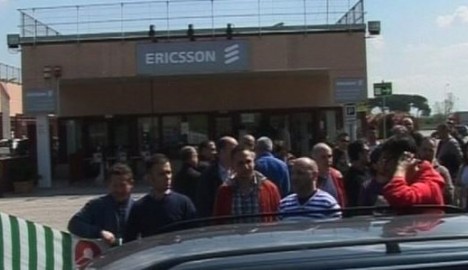 Redazione di Operai Contro, le prese per il culo continuano I sindacalisti brindano: la Ericsson di Marcianise sarà ceduta alla Jabil Ericsson minacciava 190 licenziamenti La Jabil è la stessa azienda che ha licenziato operai a Milano Al solito la promessa di nessun licenziamento fino al 2008? Ora il solito ricatto del referendum Un operaio Ericsson dal corriere Dai sindacati ai livelli istituzionali è un coro di voci positive in calce all’accordo tra azienda e sindacati per la cessione della Ericsson di Marcianise al gruppo statunitense Jabil, raggiunto stanotte a Roma. «Una buona notizia quella dell’accordo tra Ericsson e […]
