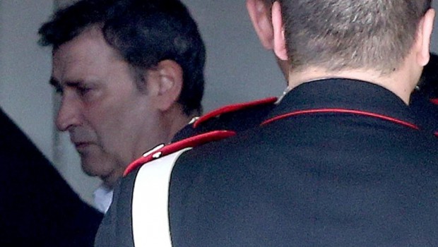 Caro Operai Contro, ieri ai funerali delle vittime della sparatoria in tribunale a Milano, l’arcivescovo Scola ha fatto un predicozzo improntato alla pace sociale, che va ben oltre i fatti del tribunale: “da queste morti nasca una maggior responsabilità di educazione civile, morale e religiosa”. La solita litania interclassista per dire agli strati sottomessi, che a prescindere da ciò che possono fare i padroni e i parassiti quando perdono le staffe, gli strati sociali subalterni devono stare buoni e tranquilli, rispettare il galateo della civile convivenza, e gli operai non devono ribellarsi al sistema dello sfruttamento ed i conseguenti […]