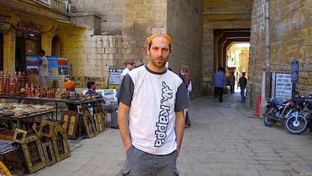 Redazione di Operai Contro, gli USA con i loro bombardamenti hanno sempre fatto strage della popolazione civile Tre mesi fa il cooperante italiano Giovanni Lo Porto è stato ucciso da un bombardamento con un drone  avvenuta al confine tra Pakistan e Afghanistan lo scorso gennaio. Oltre a Lo Porto, ha spiegato la Casa Bianca prima della conferenza stampa di Barack Obama, è stato ucciso anche un ostaggio americano, Warren Weinstein, 72 anni. Alle famiglie di entrambi il governo degli Stati Uniti fornirà risarcimenti. Obama si scusa, Lo Porto è stato ucciso  “per errore” da un raid Usa. Il bombardamento ha ucciso donne e bambini tutto va […]