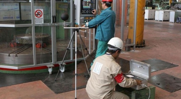 Redazione di operai contro, l’ilva mette in vendita i macchinari Il salario del 215 Aprile forse sarà pagato a Gennaio 2016 Hanno costretto noi operai a lavorare con la morte sulle spalle, in nome della salvezza del lavoro Noi operai avevamo bisogno di lavorare per avere un salario e non morire di fame Ma la crisi dell’ILVA si aggrava Ci pagheranno il salario di Aprile il 12 Maggio? Un operaio dell’ILVA