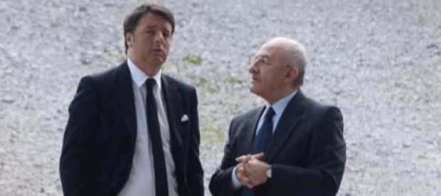 Redazione di Operai Contro, quel buffone di Renzi ha incontrato negli uffici della Soprintendenza di Pompei (Napoli) una delegazione di sindacalisti dello stabilimento di Carinaro (Caserta) dellaWhirpool-Indesit  Solo due giorni fa il gruppo statunitense aveva annunciato la chiusura di tre fabbriche e 1350 esuberi Nel luglio del 2014 la famiglia Merloni aveva venduto il 60% agli americani e si era parlato di un “futuro solido e sostenibile”. Lo stesso presidente del Consiglio aveva definito l’operazione “fantastica”. Oggi Renzi ha “assicurato che il governo aprirà con Whirlpool un tavolo istituzionale a Palazzo Chigi per far sì che le produzioni restino in provincia di Caserta”. […]