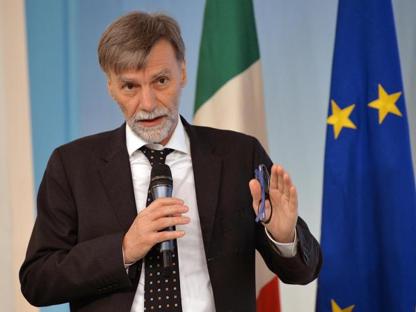 Redazione di Operai Contro, dopo lo sciopero della metropolitana a Roma, la paura dei padroni fa 90. Per questo motivo Del Rio e  i sindacalisti vogliono vietare gli scioperi Occorre mostrare la faccia felice perché  altrimenti padroni e politici piangono A mio parere durante l’Expo e il Giubileo occorre incrementare gli scioperi. Del Rio e Pisapia non rompano Un lavoratore Dal Corriere ROMA «Gli accertamenti sono ancora in corso e non mi voglio sbilanciare, però…». Però? «Se si dovesse dimostrare che un piccolo gruppo di persone è riuscito a tenere in ostaggio la Capitale sarebbe un salto indietro nel […]