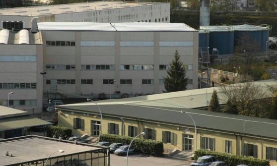 Redazione di Operai contro, si è dovuto aspettare la sentenza di Strasburgo per accorgersi che a Genova durante il G8 la polizia Torturò. Ma non ci furono solo le torture, ma anche le sevizie La dottoressa Zaccardi era uno di questi seviziatori In ogni caso politici e amministratori non si sono fatti prendere la mano “dalla difesa della democrazia” Il capo dei torturatori, De Gennaro, è stato nominato dal governo padrone di Finmeccanica Ora potrà mettere in pratica le sue conoscenze contro gli operai Nessun poliziotto torturatore ha fatto la galera, ma può tranquillamente insultare il giovane Giuliani che […]