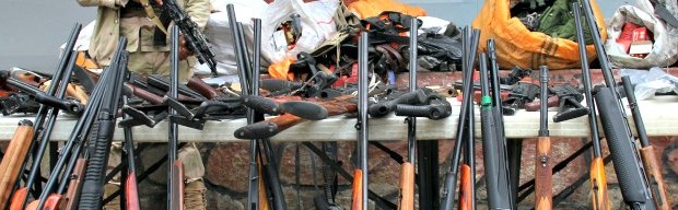 Redazione di Operai contro, Secondo l’ultimo rapporto dell’istituto “Archivio Disarmo” dal titolo “Armi leggere, guerre pesanti”, nel 2014 le esportazioni italiane di pistole, fucili e carabine sono state pari a 453 milioni, lievemente inferiori al 2013, ma superiori alla media del decennio. Proprio nel momento in cui i padroni preparano un intervento armato in Libia di cui l’Italia dovrebbe assumere il comando Renzi ha paura Molte delle armi vendute serviranno contro i soldati di Renzi Vi invio un articolo dal fatto quotidiano Un lettore Dal profondo Nord della Val Trompia, terra di fabbriche di armi e di leghisti, non […]