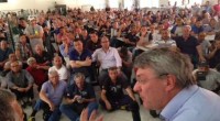Redazione di Operai Contro, eravamo circa 500 operai della Indesit, in sala mensa, ad acoltare la relazione del leader della Fiom Cgil, Maurizio Landini, giunto a Carinaro questa mattina. Il nodo è quello, noto, della vertenza Indesit, il marchio acquistato dalla multinazionale americana Whirlpool, e per i cui stabilimenti italiani si prevede un drastico piano di ridimensionamento. Per Carinaro, centro dell’Agro Aversano in provincia di Caserta, il piano vede addirittura la chiusura dello stabilimento, che impiega 815 unità. Gli operai hanno ascoltato la relazione di Landini, che ha illustrato lo stato della vertenza che, anche nell’ultimo incontro avuto a […]