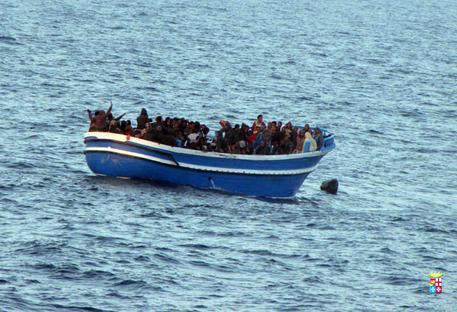 Redazione di operai Contro, i giornalisti continuano a parlare di salvataggi, ma la realtà è che è una strage I padroni hanno creato le condizioni per rendere impossibile la vita a milioni di uomini I padroni costringono milioni di uomini ad emigrare I padroni e i loro politici negano il libero accesso agli immigrati I padroni sono gli assassini degli immigrati Un senegalese