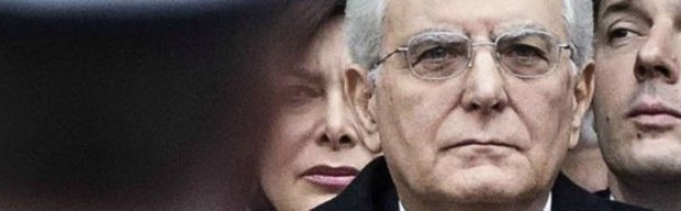 Redazione di Operai Contro, Napolitano ha regalato la penna a Mattarella Il presidente della Repubblica, Sergio Mattarella, ha firmato la nuova legge elettorale. La riforma era stata approvata definitivamente lunedì 4 maggio L’Italicum entrerà in vigore dal primo luglio 2016. Il presidente, secondo fonti del Quirinale citate dalle agenzie di stampa, ha promulgato la riforma senza porre note o osservazioni. Mi raccomando Mattarella Un lettore  