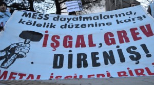 DAL FACEBOOK del MIB (nuovo sindacato metalmeccanici operai Turchi) https://www.facebook.com/operai Migliaia di operai Chrysler hanno rifiutato il contrattoUsa Fiat Chrysler Automobiles (FCA) fabrikalarındaki gli operai, i lavoratori dell’azienda automobilistica uniti (Uaw) potabile nuovo contratto hazırladıkları 65 % tasso di votare.Usa nelle fabbriche fca massa nel processo di un contratto di lavoro con il risultato che le trattative tra il sindacato patto nuovo contratto stando a i lavoratori di conseguenza i sondaggi e ‘ stata rifiutata.Dal sito uaw ha fatto con fca uaw stando a un accordo tra il 65 % dei voti soddisfarà rilasciata ha rifiutato. Il Presidente Uaw […]