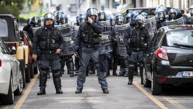 Riceviamo e pubblichiamo Milano, sabato 9 maggio, ore 15. Presidio a San Vittore per la liberazione degli arrestati del Primo Maggio. Cinque persone, tre uomini e due donne, sono stati arrestati in piazza il Primo Maggio, ed ora sono detenuti a San Vittore con l’accusa di resistenza aggravata. Altri cinque ragazzi francesi sono detenuti nel carcere di Marassi a Genova. Nessuno deve essere lasciato solo nelle mani della repressione, nessuno deve essere lasciato indietro. C’è chi non accetta di subire passivamente Expo, il suo modello di città vetrina fatto di cementificazione, corruzione, speculazione edilizia e arricchimento per pochi. La questura e la magistratura annunciano una […]