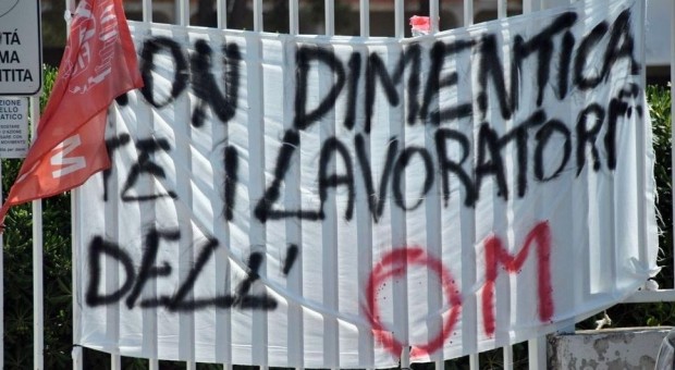 Ascolta   TRADUCI     <:article id=notizia1> «Om Carrelli, firmato l’accordo» E’ una bufala. La Regione: errore BARI – Non si sa se è un comunicato vecchio riproposto o un’anticipazione di un comunicato di giovedì. Sta di fatto che sulla Om Carrelli, la Regione è dovuta intervenire in serata per correggere il tiro su un comunicato stampa in realtà non veritiero. Nota puntualmente ripresa dalle agenzie e dai giornalisti, e poi corretta. Questo il testo diffuso dall’ufficio stampa della Regione nel pomeriggio: “Abbiamo appena firmato un accordo con il Mise, la Regione Calabria, i sindaci di Bari, Modugno e […]