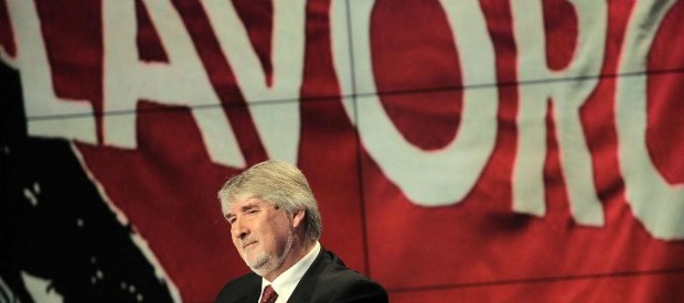 Redazione di Operai Contro, lo stanziamento previsto dall’Unione europea di 1,5 miliardi per l’Italia, è stato un affare per aziende private, agenzie del lavoro o Enti di formazione, Altro che lavoro per i giovani,soldi ai padroni Un giovane   Che il progetto Garanzia Giovani sia un flop è ormai assodato. Che lo stanziamento previsto dall’Unione europea, 1,5 miliardiper l’Italia, sia stato un affare per aziende private, agenzie del lavoro o Enti di formazione, è invece un fatto poco noto. Eppure, leggendo le circolari applicative, guardando i contratti che vengono fatti firmare ai giovani interessati, quelli tra i 15 e i 29 […]