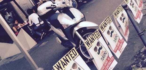 Redazione di Operai Contro. Non ne potevamo più Intorno alle 13 di venerdì 8 maggio i dipendenti del ristorante Mac Donald di San Babila ci siamo tolti i grembiuli e siamo usciti dal locale all’urlo di «Sciopero, sciopero» All’origine della protesta il mancato rinnovo del contratto collettivo del turismo, scaduto da due anni. McDonalds della centrale piazza San Babila, a Milano (uno dei main sponsor di Expo che dovrebbe “nutrire il pianeta”, proprio a Milano) . Un lavoratore  