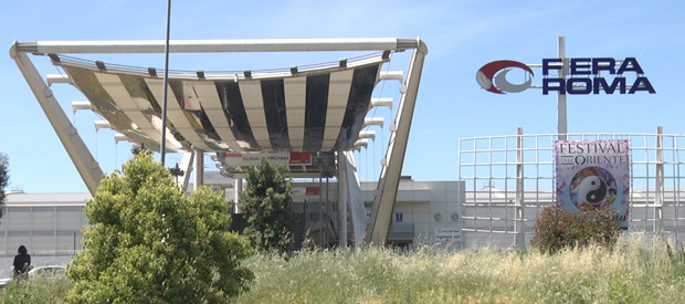 Redazione di Operai Contro, le vetrine dei parassiti sono un affare solo per i padroni. Sarà questo il destino di Expo 2015, è questo il destino della nuova Fiera di Roma vi invio un articolo Un lettore daf fatto quotidiano Qual è il destino della Nuova Fiera di Roma? Il sogno Veltroniano, un investimento di 355 milioni di euro per il polo espositivo della Capitale che doveva competere con le maggiori realtà fieristiche europee sta per crollare sotto il peso dei debiti – arrivati a 200 milioni, di cui 70 milioni d’interessi con Banca Unicredit – e dei pesanti danni strutturali dei padiglioni. Ora Fiera di Roma è in […]