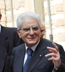 Redazione di Operai Contro, Mattarella è grande “Il Presidente della Repubblica, il 27 febbraio scorso, ha disposto la riduzione dell’assegno a lui spettante per legge, in corrispondenza dell’ammontare del suo trattamento pensionistico”. A precisarlo è una nota del Quirinale che risponde ad alcune notizie di stampa relative agli stipendi del Colle. Il Presidente della Repubblica, con il decreto del 23 febbraio 2015, ha disposto, nei confronti di tutti i soggetti che svolgono funzioni all’interno della Presidenza, l’introduzione del divieto di cumulo delle retribuzioni con trattamenti pensionistici erogati da pubbliche amministrazioni“, si legge nella nota del Colle. Non so quante pensioni […]