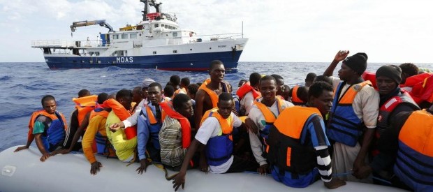 Redazione di Operai Contro, i politici parassiti iniziano il balletto: ospitare gli immigrati che non annegano nel mediterraneo Ammettiamo pure che nei così detti “centri di accoglienza” nel sud vi siano 10000 immigrati In italia vi sono oltre 900 città Vuol dire 11 immigrati per città Non è una cifra spaventosa I politici parassiti litigano.  I centri di accoglienza sono serviti solo ai loro amici mafiosi per fare soldi Nei centri di accoglienza italiani  c’è la corruzione come in Libia Un senegalese Dal fatto quotidiano Vengono e ci rubano il pane. Quei barconi sono pieni di terroristi dell’Isis. Sono […]