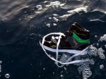 Dal corriere IL DATABASE Pubblichiamo il database dei migranti morti nel Mediterraneo realizzato dalla Vrije Universiteit di Amsterdam. In questa infografica ogni punto corrisponde a un decesso, documentato dalla autorità di Italia, Malta, Spagna, Gibilterra e Grecia. In blu chiaro quelli relativi alle persone identificate, in blu scuro quelle non identificate. I dati riguardano il periodo che va dal 1990 al 2013. Cliccando sul quadrato Who are they (chi sono loro) si hanno informazioni sulla composizione demografica di questi decessi, divisi per età e genere (age & gender), origine (origin), causa della morte (death cause). Per ulteriori informazioni sul […]