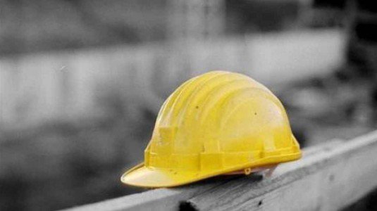 Caro Operai Contro, nei primi 11 giorni del 2016, di cui quattro festivi, 5 operai sono morti sul lavoro, ma nessun telegiornale ne ha dato notizia. Per la democratica informazione della società dei padroni, è del tutto normale che gli operai cadano come mosche, uccisi per il profitto. Vengono sostituiti come un attrezzo che si rompe o una merce andata a male. Il “magazzino” è pieno e stracolmo! Il riscatto degli operai può venire solo dagli operai stessi organizzati nel proprio Partito, che in una lotta fino in fondo, rimuova questa società maledetta. Saluti operai   Nel 2015 sono […]