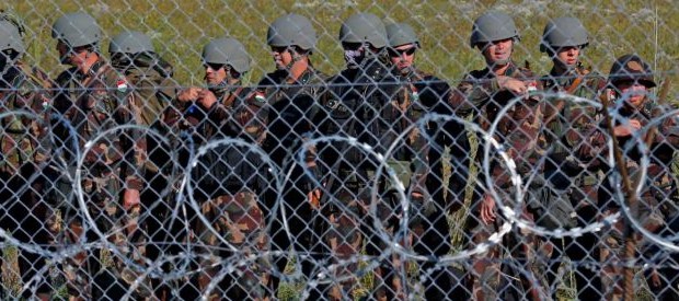 Redazione di Operai Contro, Germania, Olanda, Austria e Slovacchia annunciano controlli alle frontiere, la Francia si dice pronta a istituirli, l’inghilterra li ha già istutiti, Vienna manda anche l’esercito al confine con l’Ungheria e la Slovenia, in Ungheria da domani saranno in vigore norme più stringenti sul diritto di asilo  Continua la farsa dei padroni europei sulla differenza tra profughi( migranti che scappano dalla guerra) e migranti che scappano dalla fame Il portavoce di Angela Merkel ha ribadito ancora una volta che la Germania non chiude le frontiere ai richiedenti asilo (profughi): per chi scappa dalla fame (se scampano […]