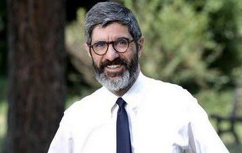 redazione di Operai Contro, gran parte dei giornalisti sono dei leccaculo che lavorano con i pizzinni dei politici Un amico del giornale dal fatto quotidiano “Riotta chiama l’applauso per il premier, Vittorio Feltri: “Usa più la lingua della penna” Non è benevolo il giudizio di Vittorio Feltri, ex direttore de Il Giornale e oggi editorialista, sul collega Gianni Riotta, che al Forum Ambrosetti di Cernobbio  ha chiesto al pubblico di applaudire il premier Renzi. “Non mi stupisce l’accoglienza degli imprenditori a Renzi – ha detto Feltri, invitato a partecipare a un dibattito alla Festa del Fatto al parco della […]