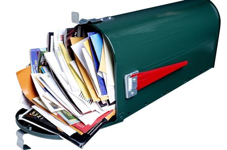   Caro Operai Contro, un accordo quadro firmato nei giorni scorsi da Poste Italiane e sindacati prevede che nelle grandi città il postino potrà passare più volte al giorno, mentre nei piccoli centri la posta sarà recapitata solo a giorni alterni. Negli 8.047 Comuni italiani, solo 2.747 riceveranno la posta tutti i giorni, mentre nei rimanenti 5.300 Comuni sarà consegnata a giorni alterni, eppure il costo dei francobolli, e delle spedizioni in generale sarà uguale in tutti gli uffici postali degli 8.047 Comuni. Grazie Renzi e vaffanculo. Allego l’articolo da Brescia Today. Saluti da un lettore.   Un accordo […]