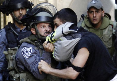 Redazione di Operai Contro, le proteste dei giovani Palestinesi a Gerusalemme contro gli occupanti Israeliani  continuano I padroni occidentali bombardano i civili Siriani Molto presto i padroni occidentali bombarderanno con gli Israeliani i civili Palestinesi La guerra permanente dei padroni caratterizza la terza guerra mondiale. Contro la guerra dei padroni, guerra ai padroni Un lettore