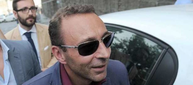 dal fatto quotidiano Minacciato e fallito, nel momento di difficoltà l’imprenditoreFerdinando Lazzaro sapeva cosa fare: chiamava i politici Pd e gli amministratori favorevoli alla Tav Torino-Lione e chiedeva loro aiuto. Si tratta del senatore Stefano Esposito, ora assessore ai Trasporti al Comune di Roma. Nonché autore del libro “Sì Tav” insieme a un altro politico dem citato nell’informativa, l’ex dirigente della Provincia di Torino Paolo Foietta, ora commissario del governo e capo dell’Osservatorio sulla Torino-Lione. Infine, il consigliere regionale Pd Antonio Ferrentino. Adesso non sarà così facile per l’imprenditore cercare il loro aiuto. Lazzaro, più volte obiettivo di presunti atti vandalici dei No Tav, […]